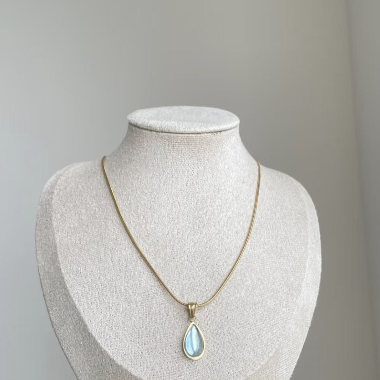 Retro Blue And Green Water Drop Necklace High Sense