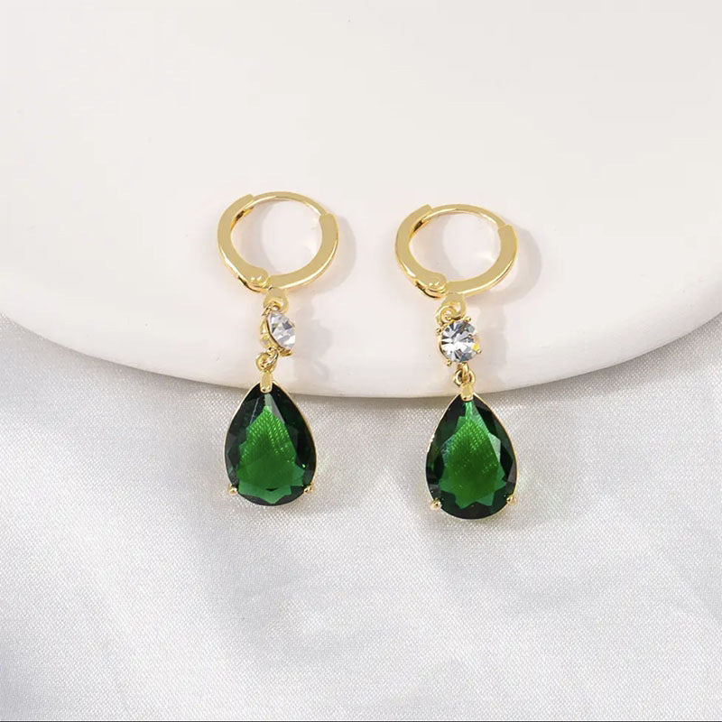 Emerald Teardrop Earrings That Are Versatile And Elegant