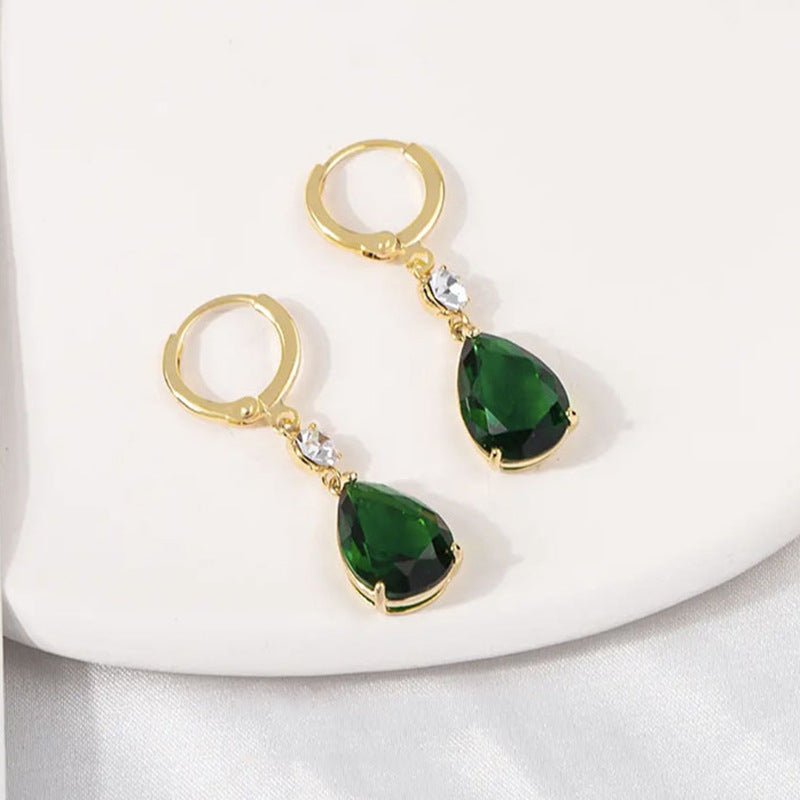 Emerald Teardrop Earrings That Are Versatile And Elegant